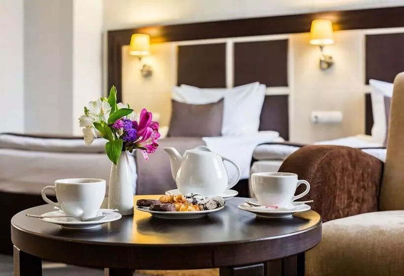 Habitació Triple Estàndard, Taurus Hotel & Spa