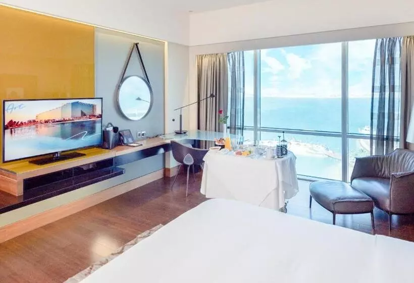 Club Room King Bed, The Art Hotel & Resort