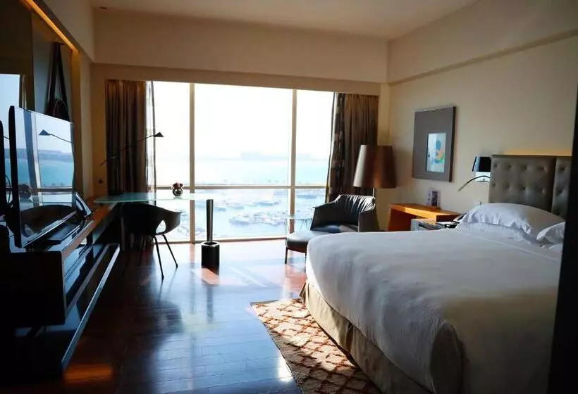 Club Room King Bed, The Art Hotel & Resort