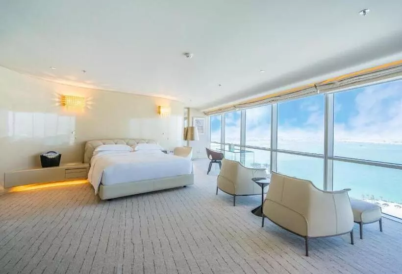 سوئیت رویال, The Art Hotel & Resort