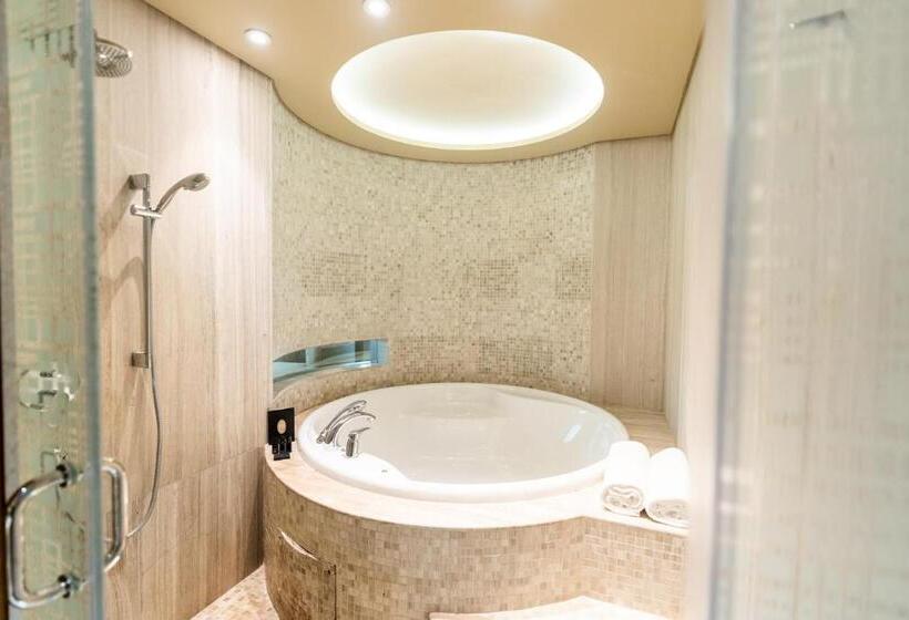 클럽 스위트, The Art Hotel & Resort