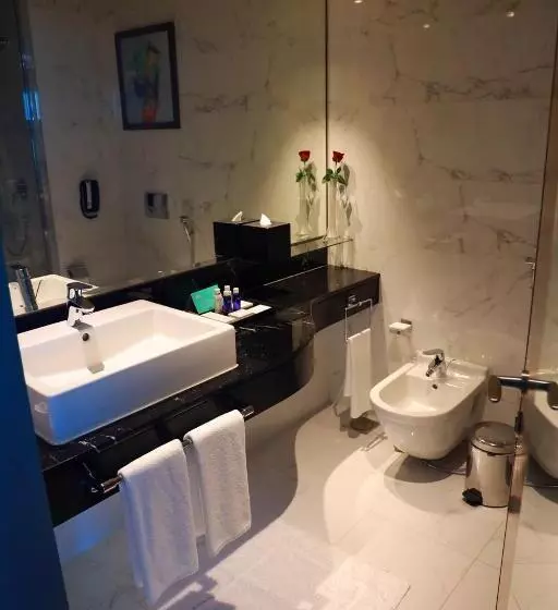 اتاق کلاب, The Art Hotel & Resort