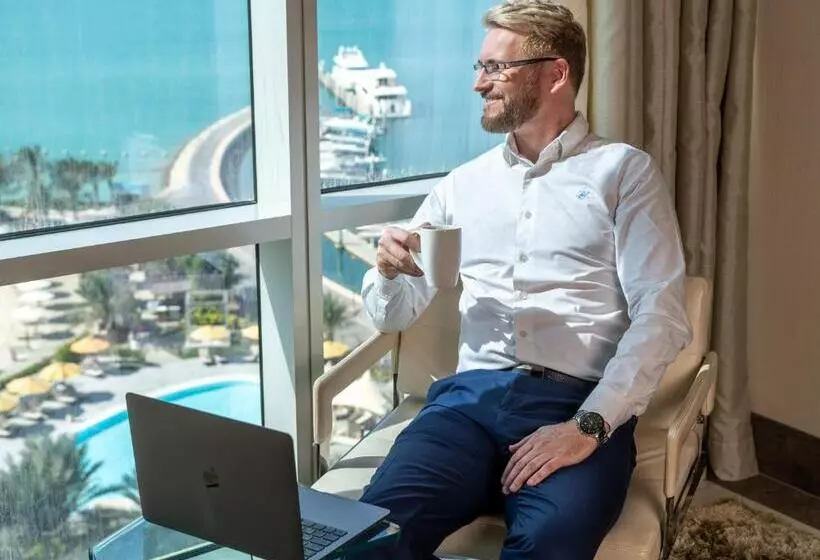 سوییت, The Art Hotel & Resort
