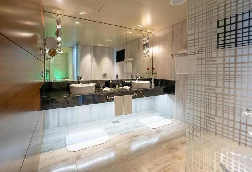 스위트, The Art Hotel & Resort