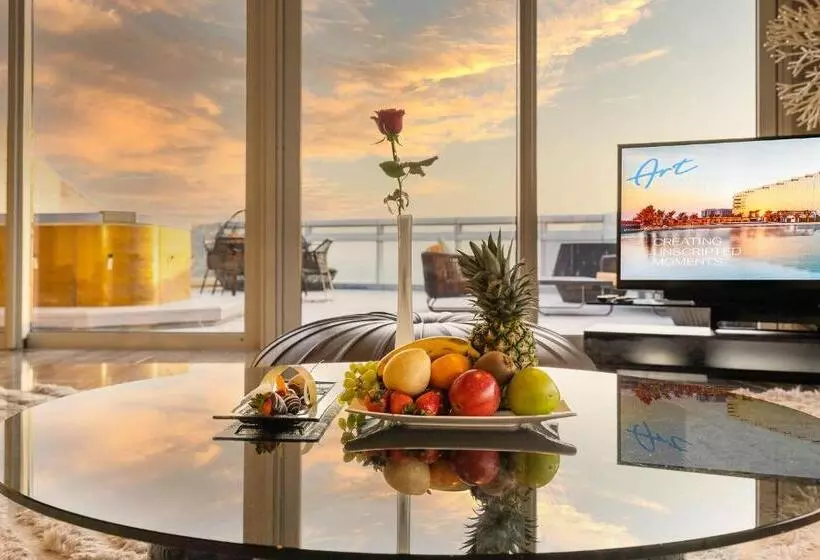 سوئیت رویال, The Art Hotel & Resort