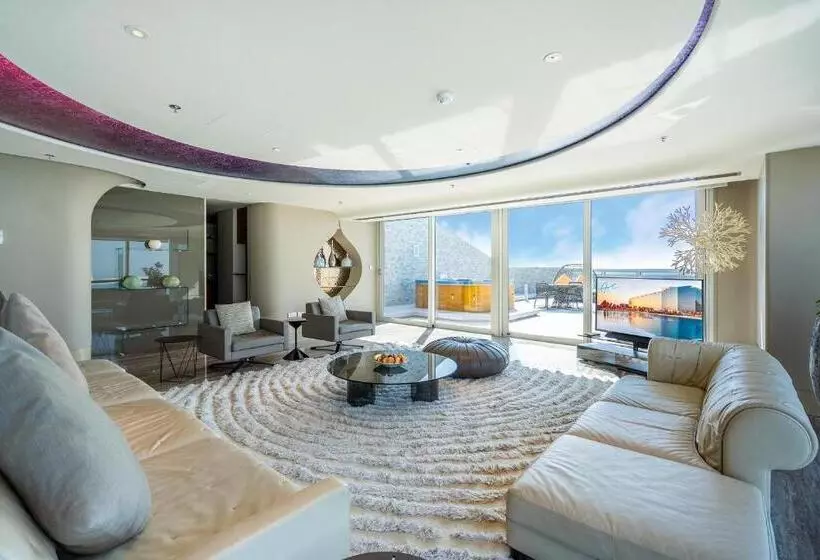 سوئیت رویال, The Art Hotel & Resort