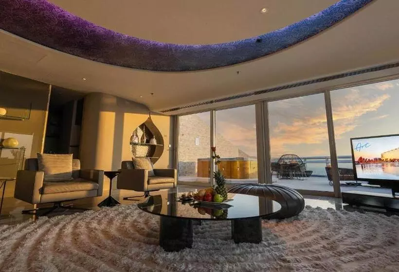 سوئیت رویال, The Art Hotel & Resort