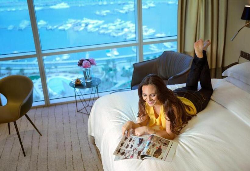 سوئیت کلاب, The Art Hotel & Resort