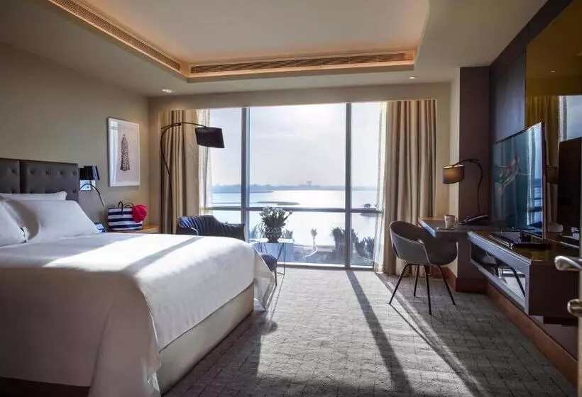 سوئیت کلاب, The Art Hotel & Resort