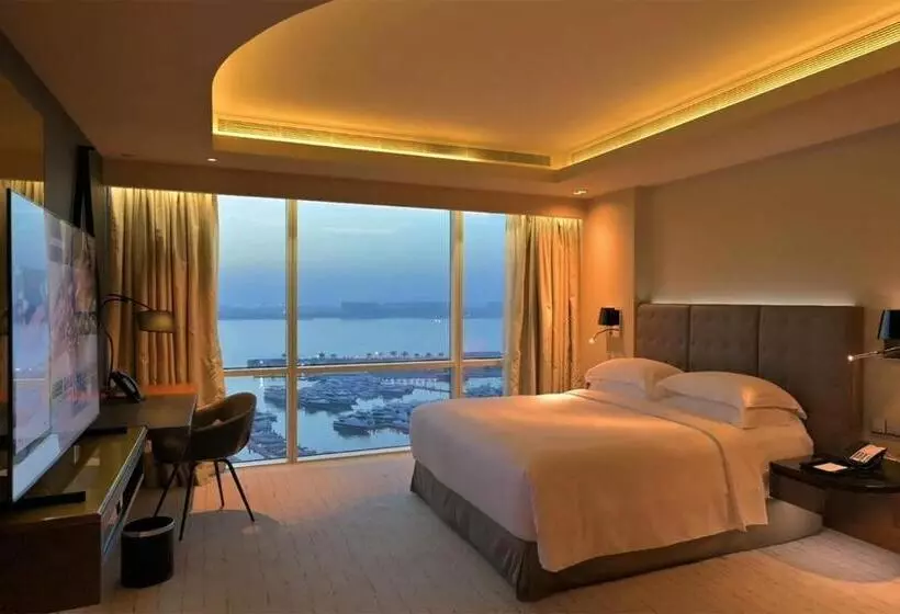 سوئیت کلاب, The Art Hotel & Resort
