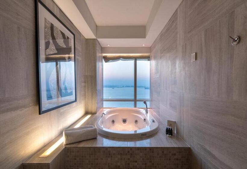 스위트, The Art Hotel & Resort