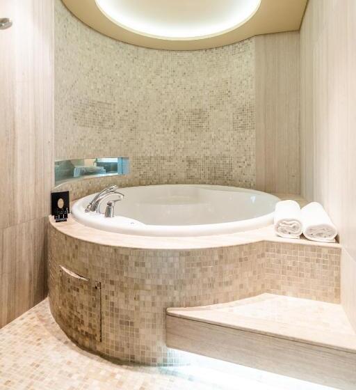 스위트, The Art Hotel & Resort