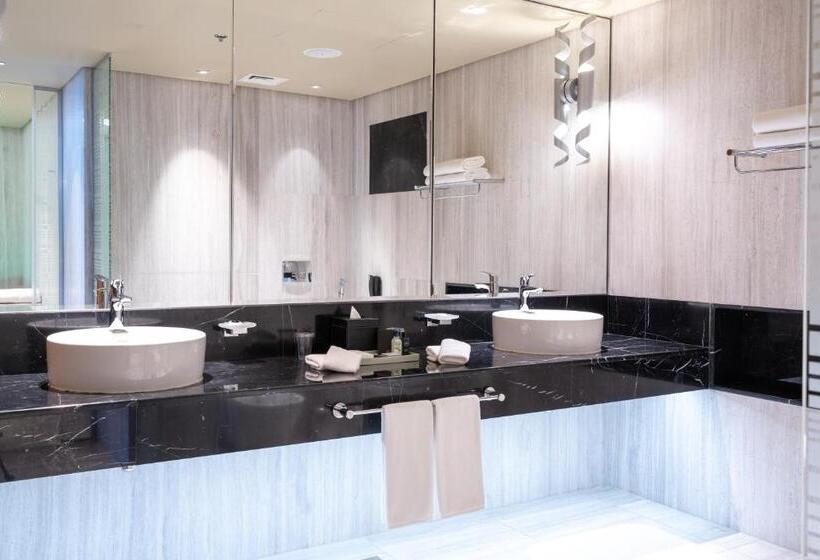 스위트, The Art Hotel & Resort