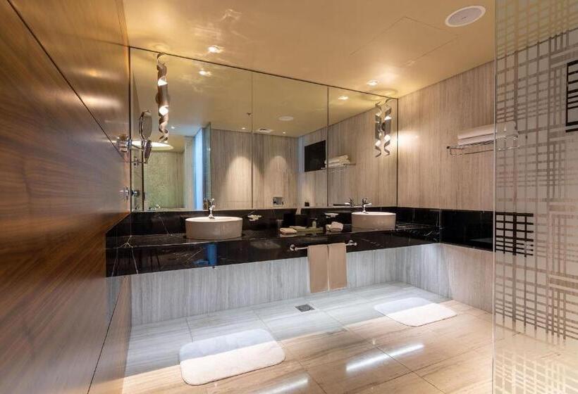 스위트, The Art Hotel & Resort