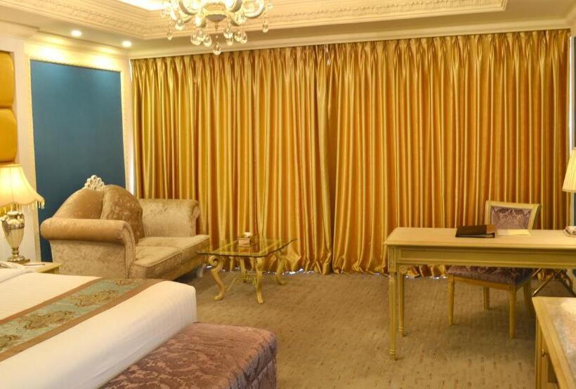 Номер Стандарт, The Grand Kandyan