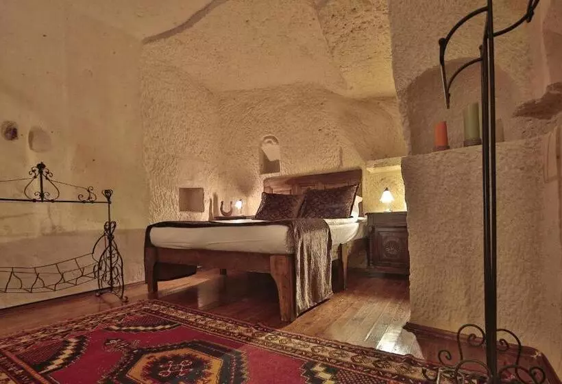 سوییت جونیور, Urgup Evi Cave