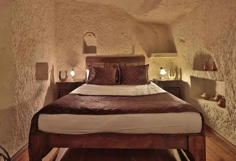 سوییت جونیور, Urgup Evi Cave