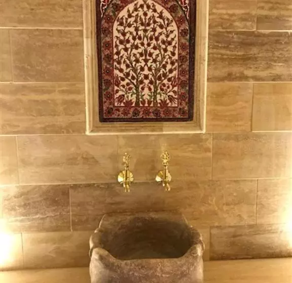 سوییت, Urgup Evi Cave