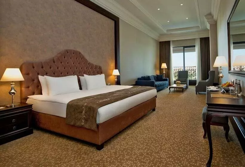 Deluxe Suite