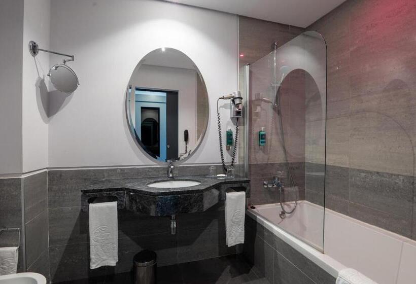 جناح, Vila Gale Evora