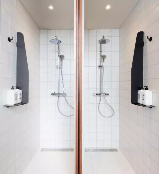 Standard Room Shared Bathroom, Volks