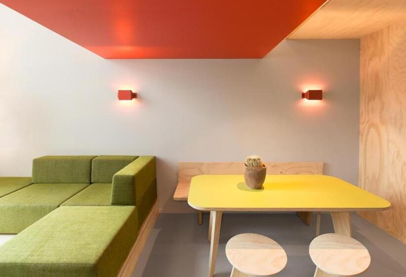 バルコニー付きスタンダードステューディオ, Volks