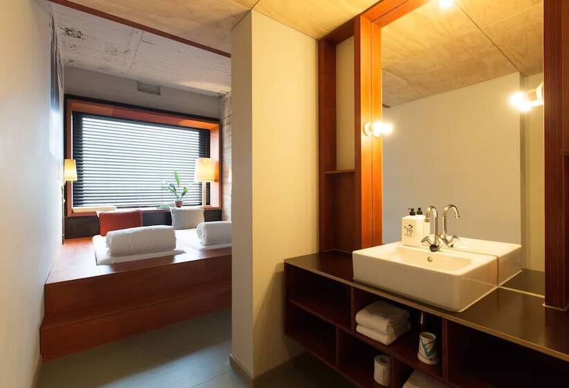 Standard Room, Volks
