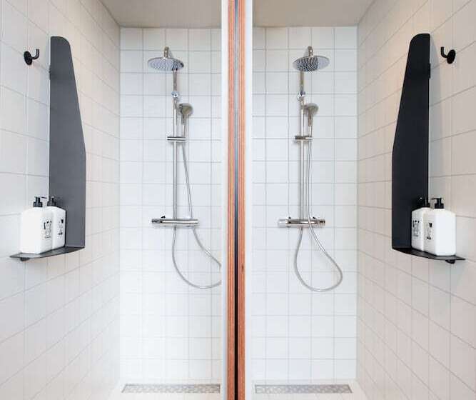 バス共有のスタンダードルーム, Volks