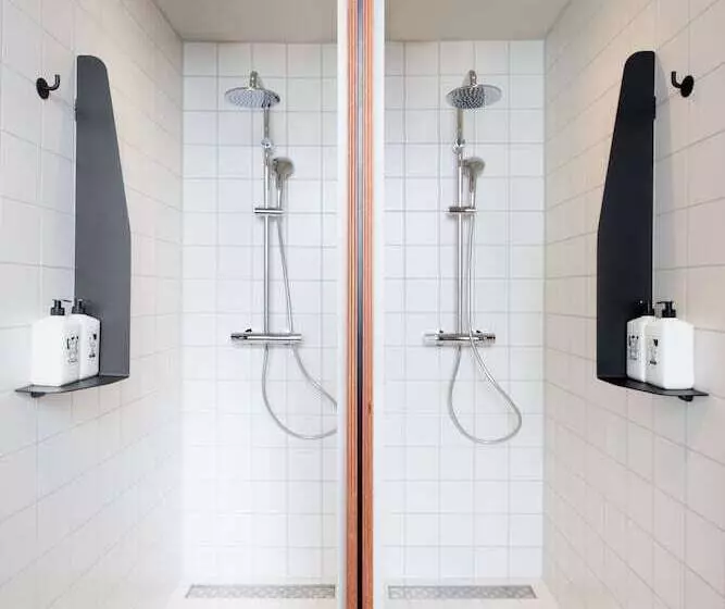 Standard Room Shared Bathroom, Volks