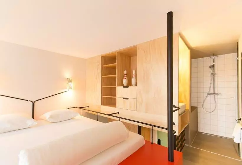 Standard Studio with Balcony, Volks
