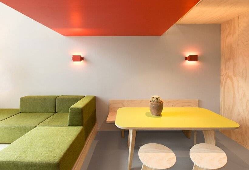 バルコニー付きスタンダードステューディオ, Volks