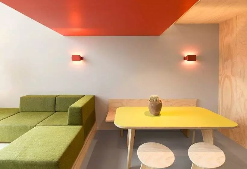 Standard Studio with Balcony, Volks