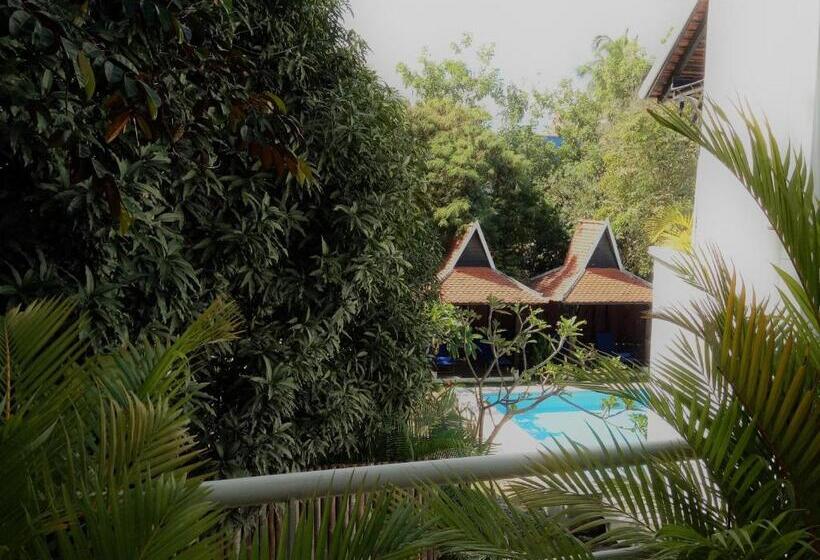 Полулюкс, Iroha Garden Hotel & Resort
