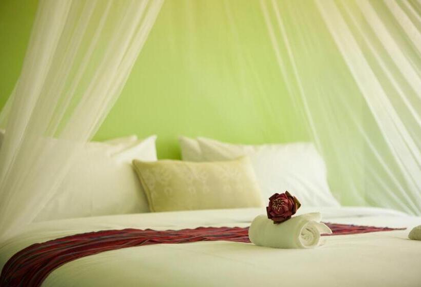 سوییت جونیور, Iroha Garden Hotel & Resort