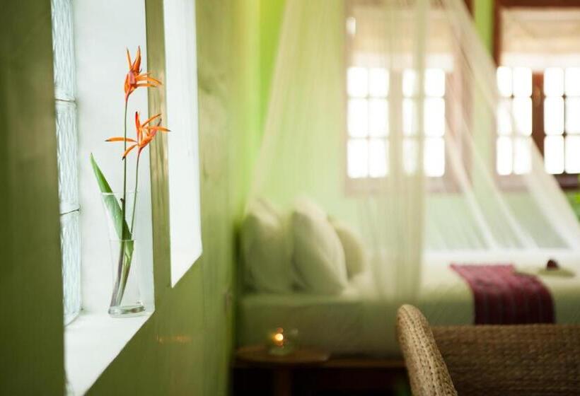 سوییت جونیور, Iroha Garden Hotel & Resort