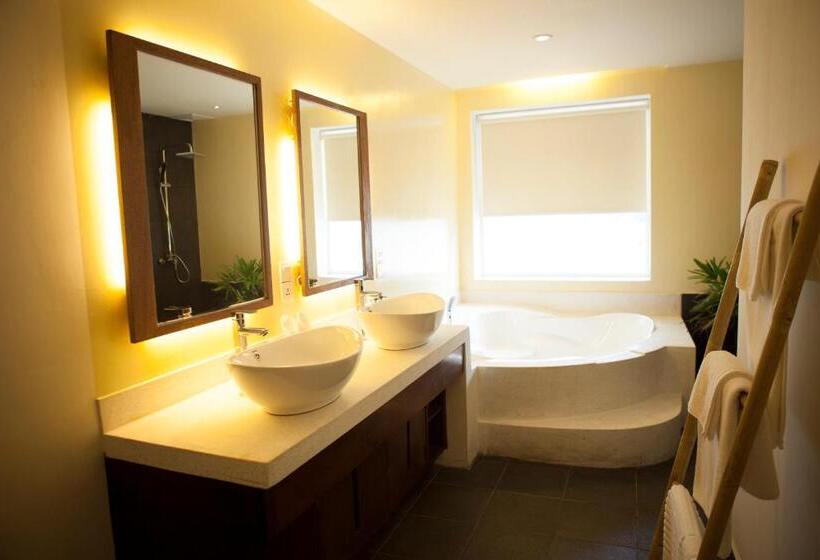 سوئیت با بالکن, Iroha Garden Hotel & Resort