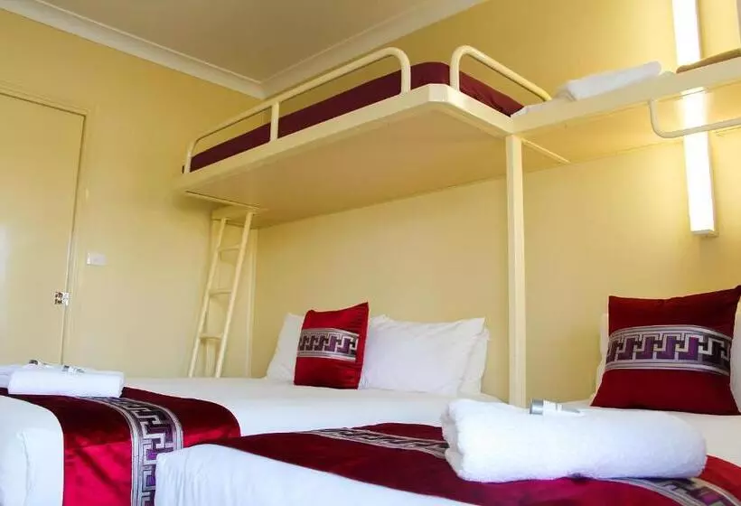 اتاق ساده چهارنفره, Motel 359