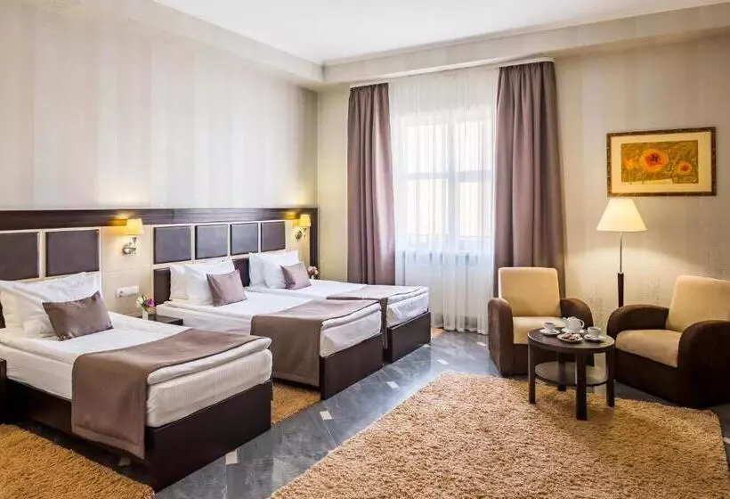 Habitació Triple Estàndard, Taurus Hotel & Spa