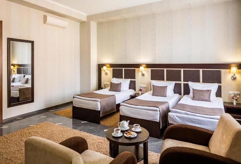 اتاق استاندارد سه نفره, Taurus Hotel & Spa