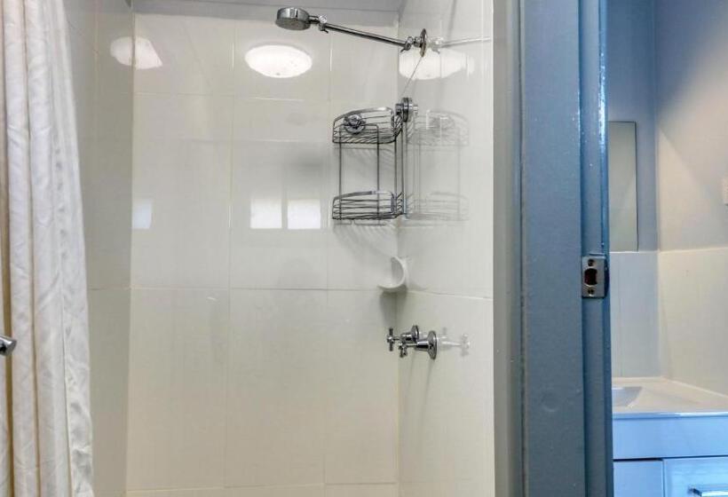 اتاق لوکس سه تخته, The Major Mitchell Motel