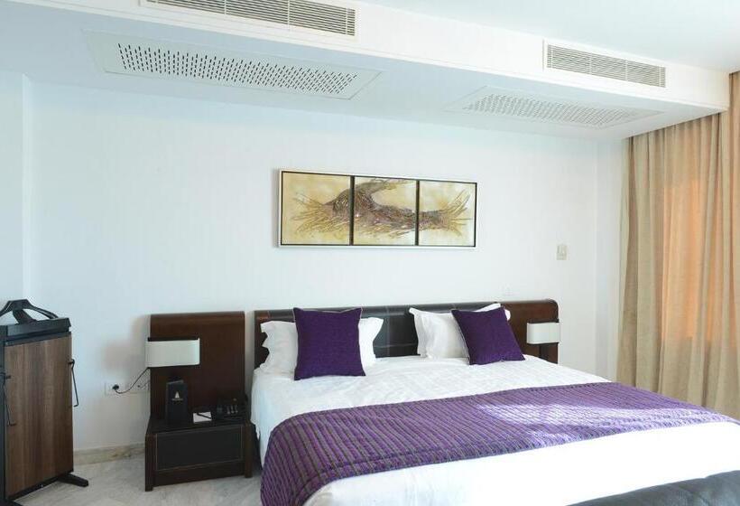 سوییت لوکس, The Penthouse Suites