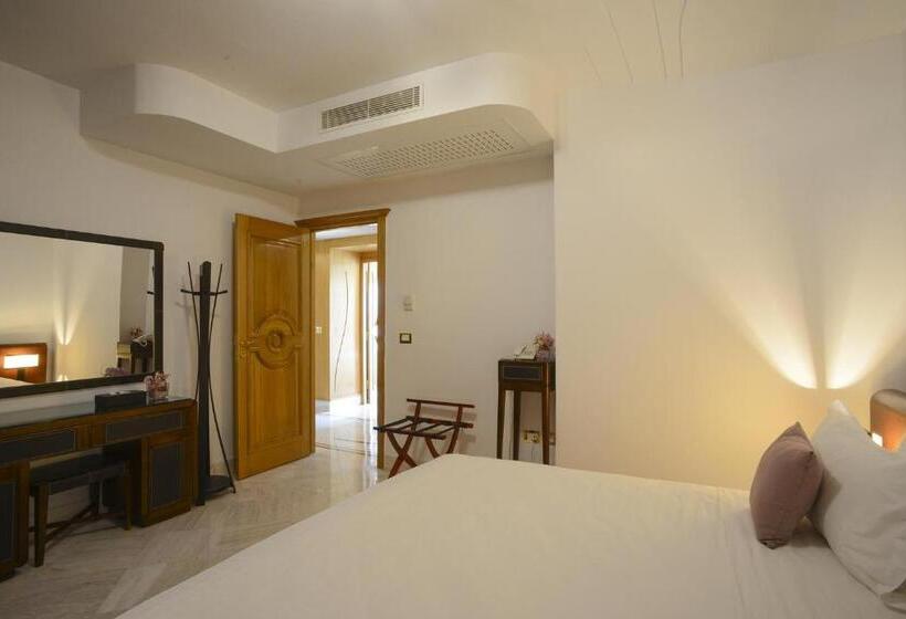 سوییت جونیور, The Penthouse Suites