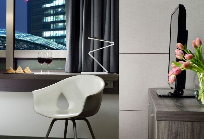 جناح جونيور, Unahotels San Vitale Bologna