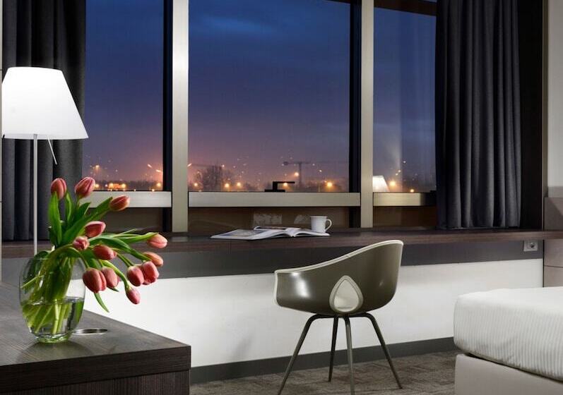 جناح جونيور, Unahotels San Vitale Bologna