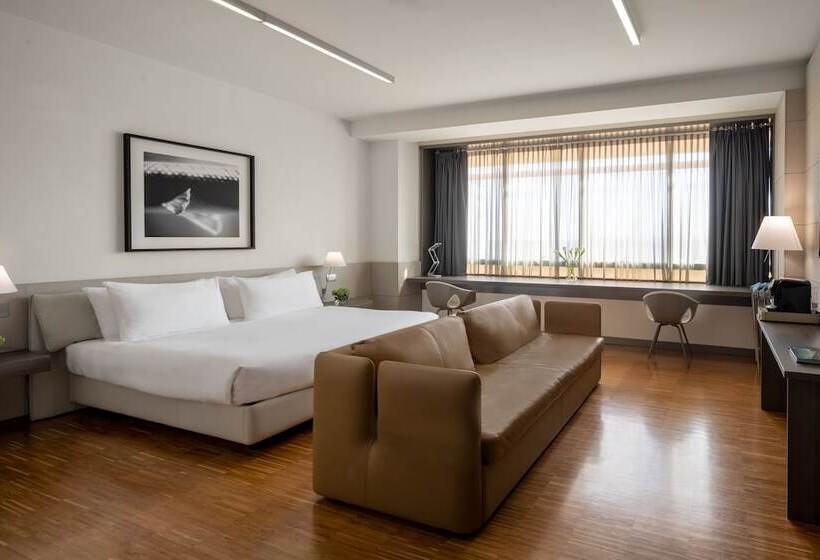 جناح جونيور, Unahotels San Vitale Bologna