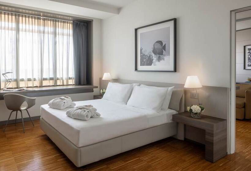 جناح, Unahotels San Vitale Bologna