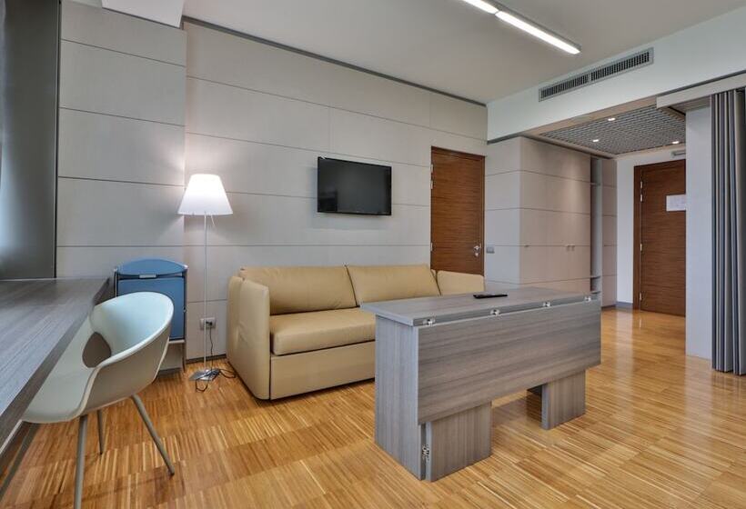 غرفة كلاسيكية ثلاثية, Unahotels San Vitale Bologna