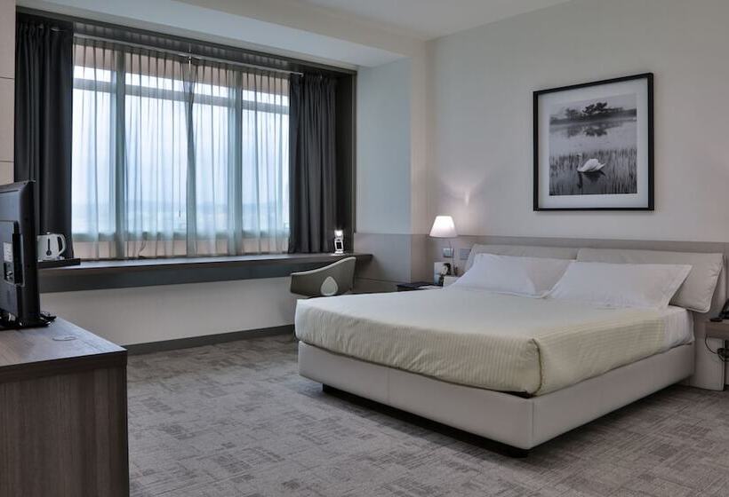 غرفة كلاسيكية ثلاثية, Unahotels San Vitale Bologna