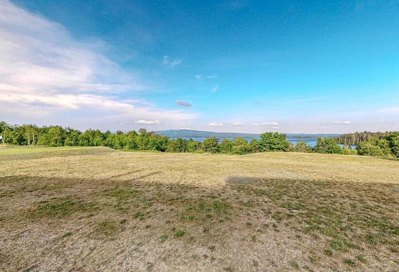 شقة غرفة واحدة, Squaw Village Condo