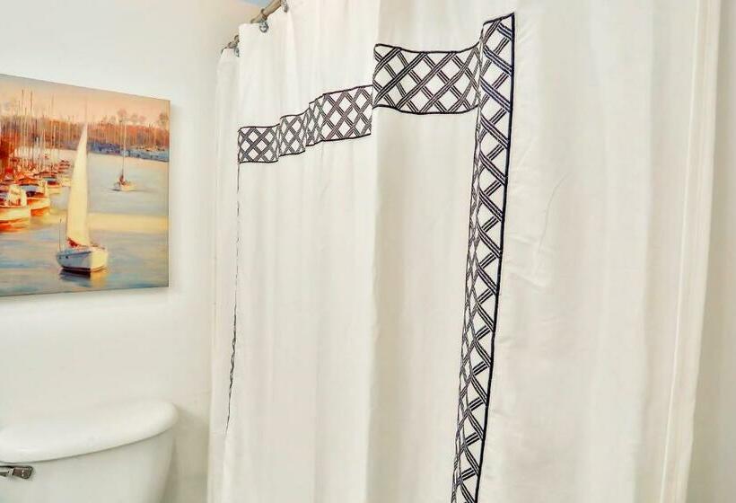 Студия Стандарт, Mariners Cove 302